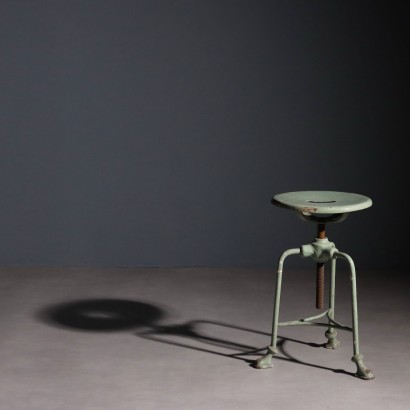 VITRINA, Grupo de Muebles de Hierro Pintado