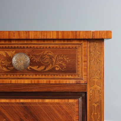Chest of drawers