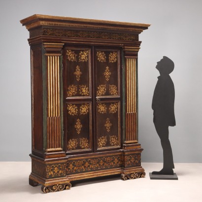 Mannerist Wardrobe