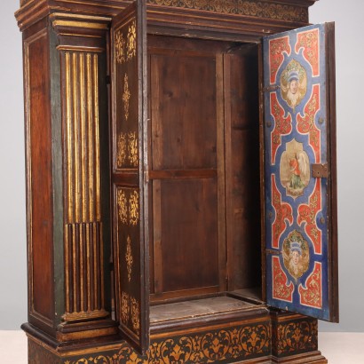 Mannerist Wardrobe