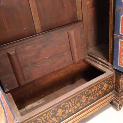 Mannerist Wardrobe