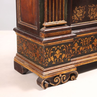 Mannerist Wardrobe