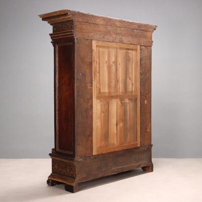 Mannerist Wardrobe