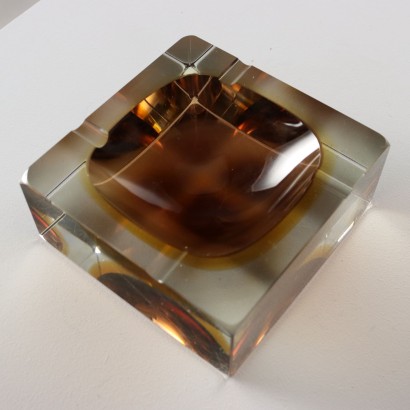 Cenicero de cristal sumergido en Manie