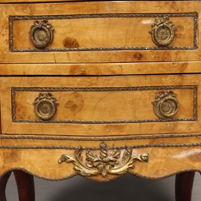 Baroque-style weekly magazine