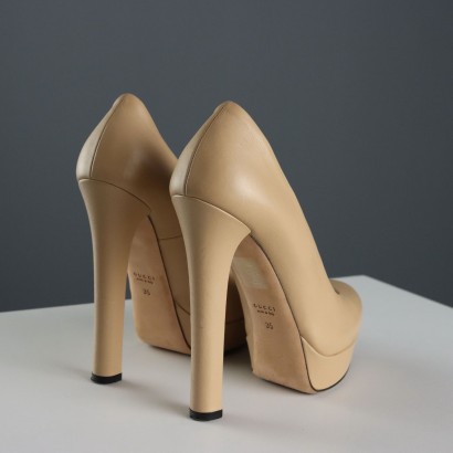 Tacones beige Gucci