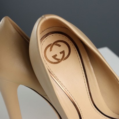 Tacones beige Gucci