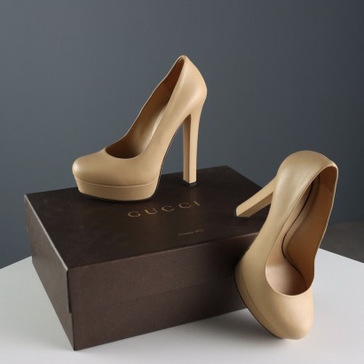 Tacones beige Gucci