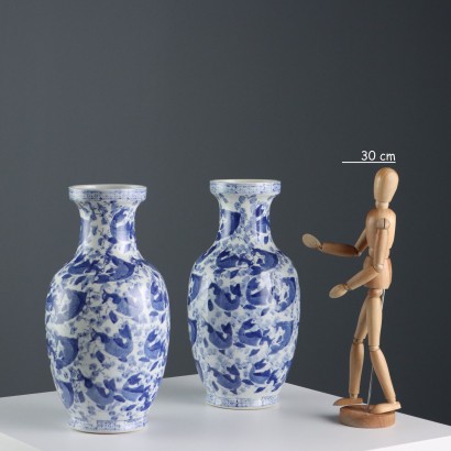 Paire de vases en porcelaine
