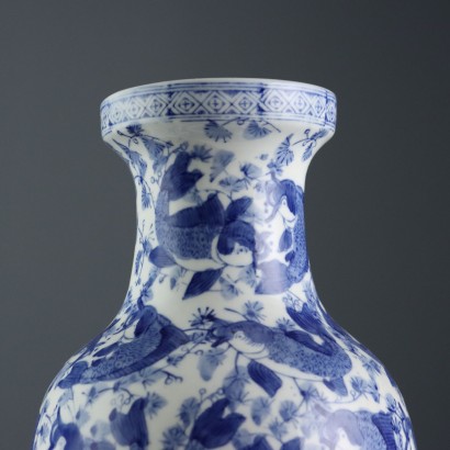 Paire de vases en porcelaine