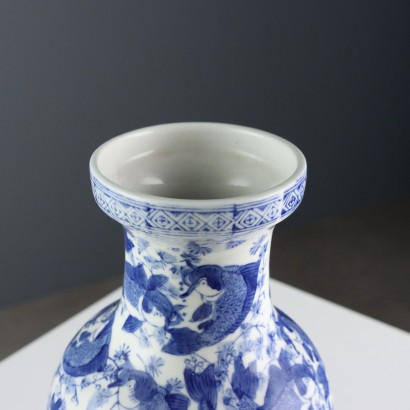 Paire de vases en porcelaine