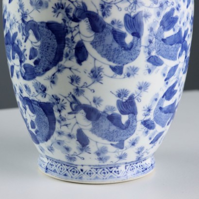 Paire de vases en porcelaine
