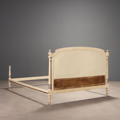 Bett, Bett im neoklassizistischen Stil