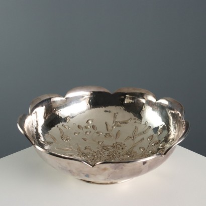 Cuenco de plata repujada