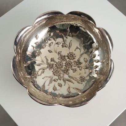 Cuenco de plata repujada