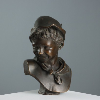 Busto de un niño en bronce