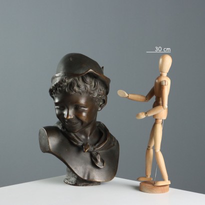 Busto de bronce de un niño