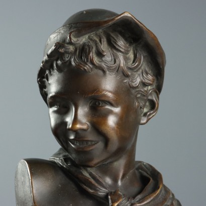 Busto de bronce de un niño