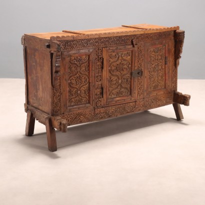 Credenzino in Legno Esotico Intagliato