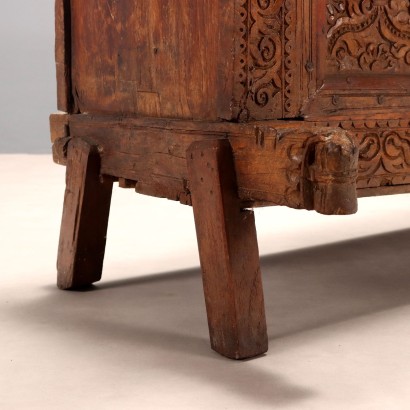 CREDENZA,Credenzino in Legno Esotico Intagliato
