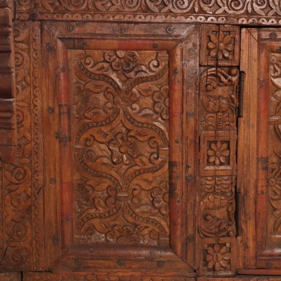 CREDENZA,Credenzino in Legno Esotico Intagliato