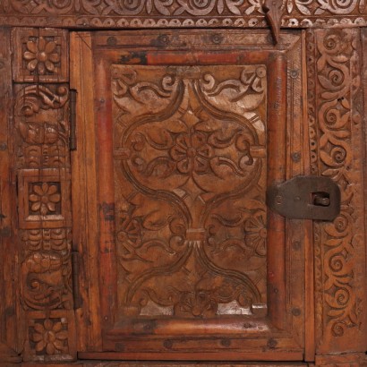 CREDENZA,Credenzino in Legno Esotico Intagliato