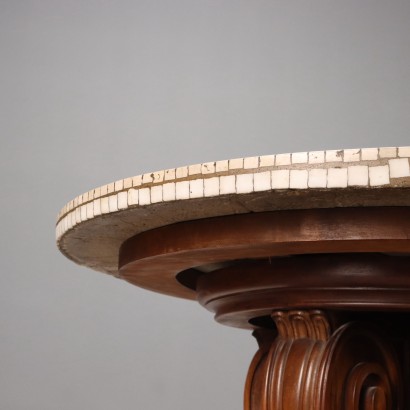 TABLE AVEC PLATEAU EN MOSAÏQUE, Table ronde avec plateau en mosaïque
