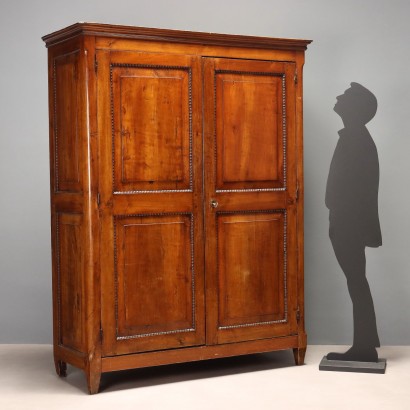 Kleiderschrank, Kleiderschrank aus Walnussholz