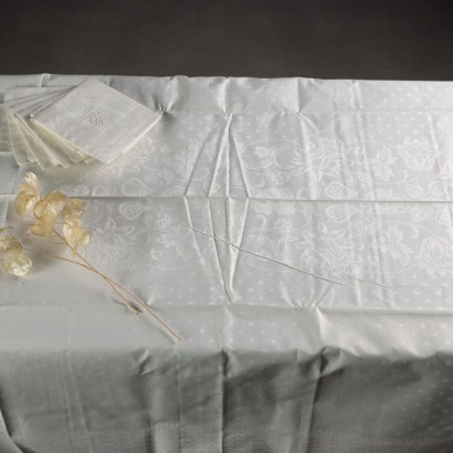 Flanders Tablecloth with Six Napkins