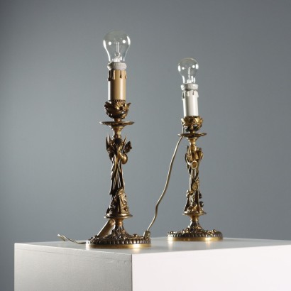 Par de candelabros de bronce bruñido y dorado