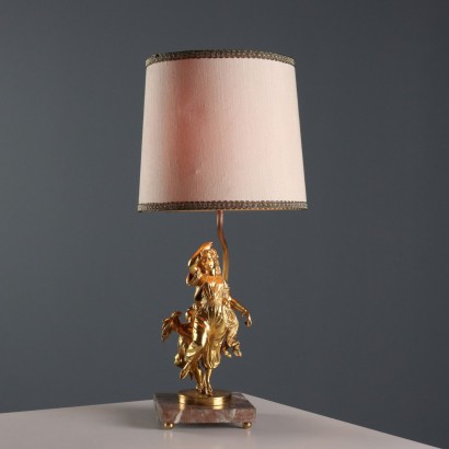 Goldene Lampe aus Metall und Marmor