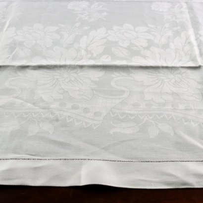 Tischdecke mit zwölf Servietten