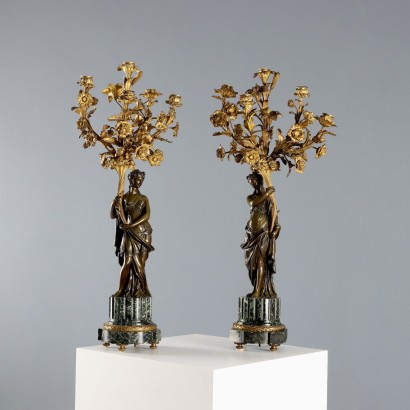 Par de candelabros de bronce y mármol verde de Alpi