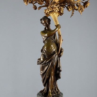 Par de candelabros de bronce y mármol