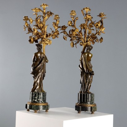 Par de candelabros de bronce y mármol