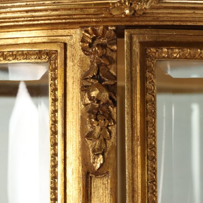 Vitrine de style néoclassique