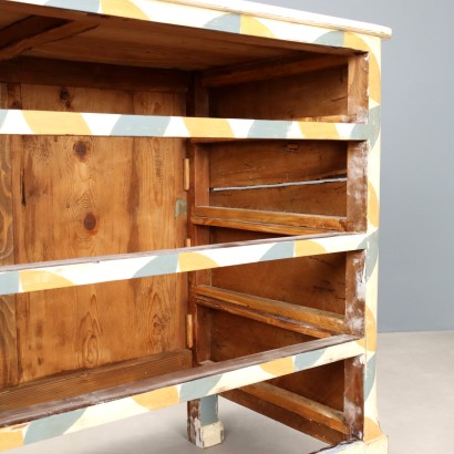 Commode du début du XIXe siècle, commode Umbertino de la fin du XIXe siècle