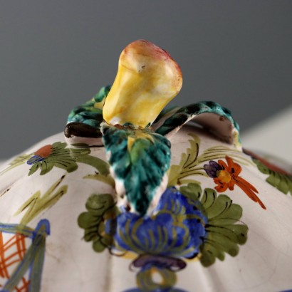 Salsiera con Coperchio in Maiolica di