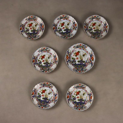 Gruppo di Sette Piatti in Maiolica di Faenza