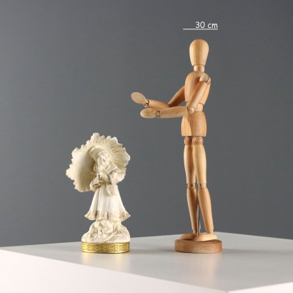 Statuina Bambina in Biscuit