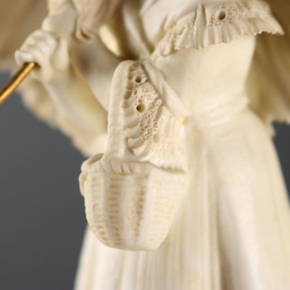 Statuina Bambina in Biscuit