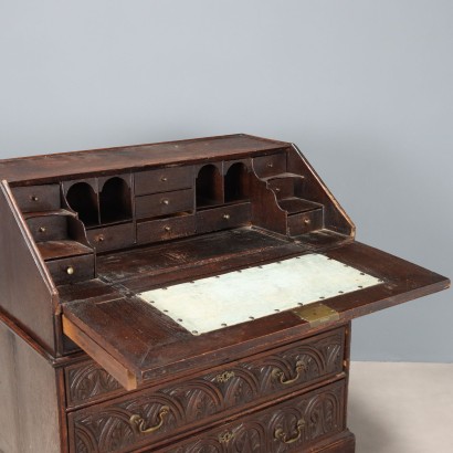 Drop-leaf desk, Drop-leaf desk in walnut stained oak