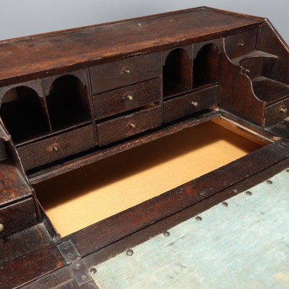 Drop-leaf desk, Drop-leaf desk in walnut stained oak