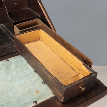 Drop-leaf desk, Drop-leaf desk in walnut stained oak