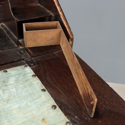 Drop-leaf desk, Drop-leaf desk in walnut stained oak