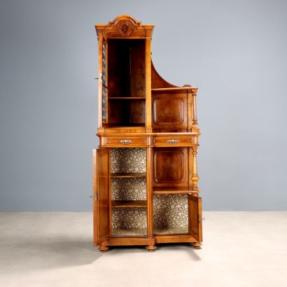 Vitrine, Sideboard Umbertino in Nussbaum