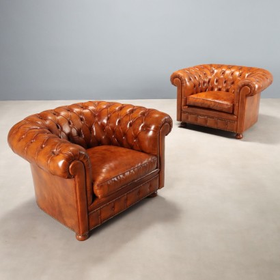 Fauteuils Anciens Style Chesterfield Cuir Hêtre Teinté XXe Siècle