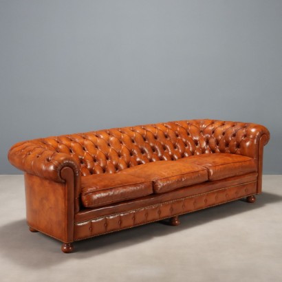 Canapé Ancien Style Chesterfield Cuir Hêtre Teinté Noyer XXe Siècle