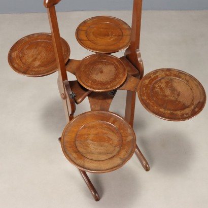 Coffee table (dumbwaiter), “Dumbwaiter” coffee table in N