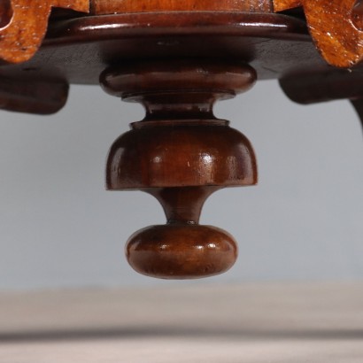 MESA DE CENTRO, Mesa de centro en nogal y nudo